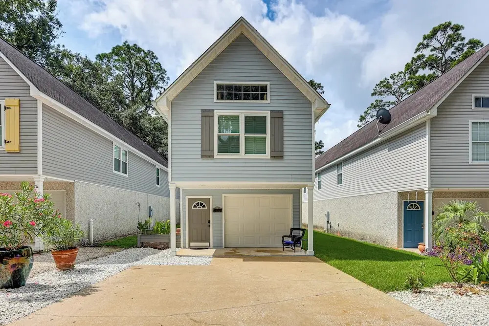 4 Mi to Beaches: St Simons Island Escape w/ Patio!