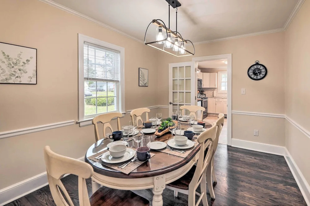 New Bern Retreat w/ Fire Pit ~ 1 Mi to Dtwn!