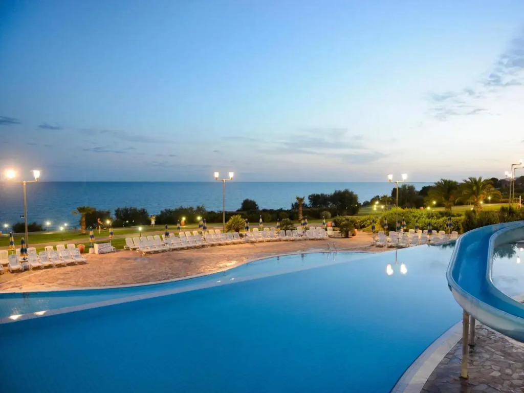 Serenusa Resort