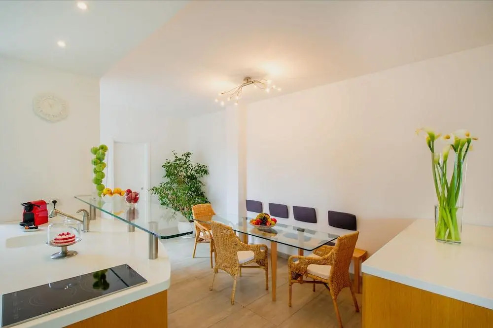 Victoria Apartment