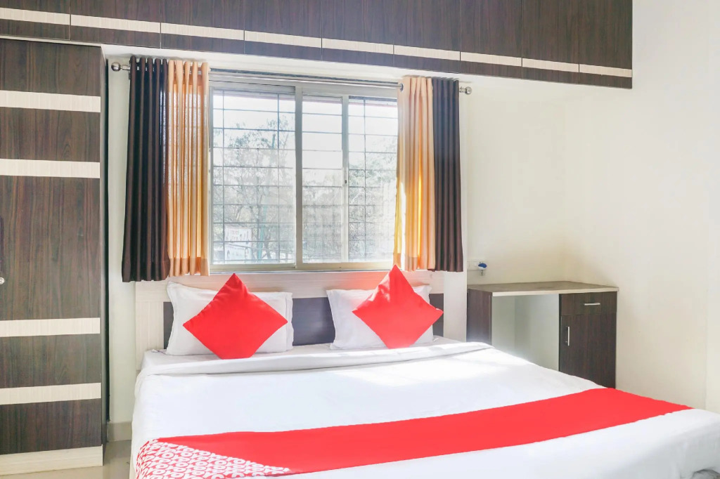 The Guest House by OYO Rooms