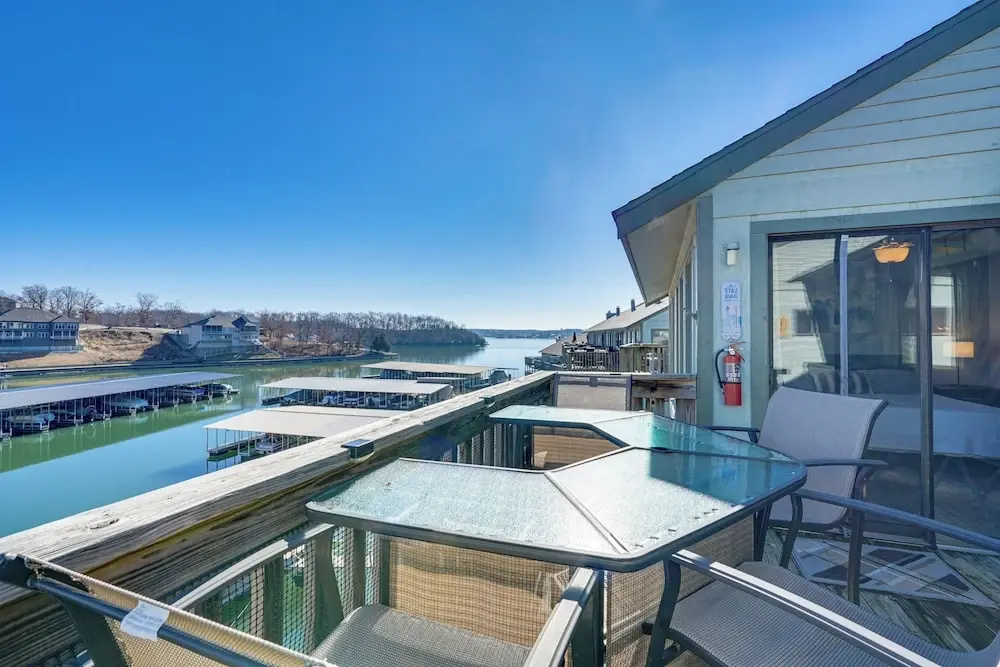 Village of Four Seasons Lake Condo w/ Pool Access
