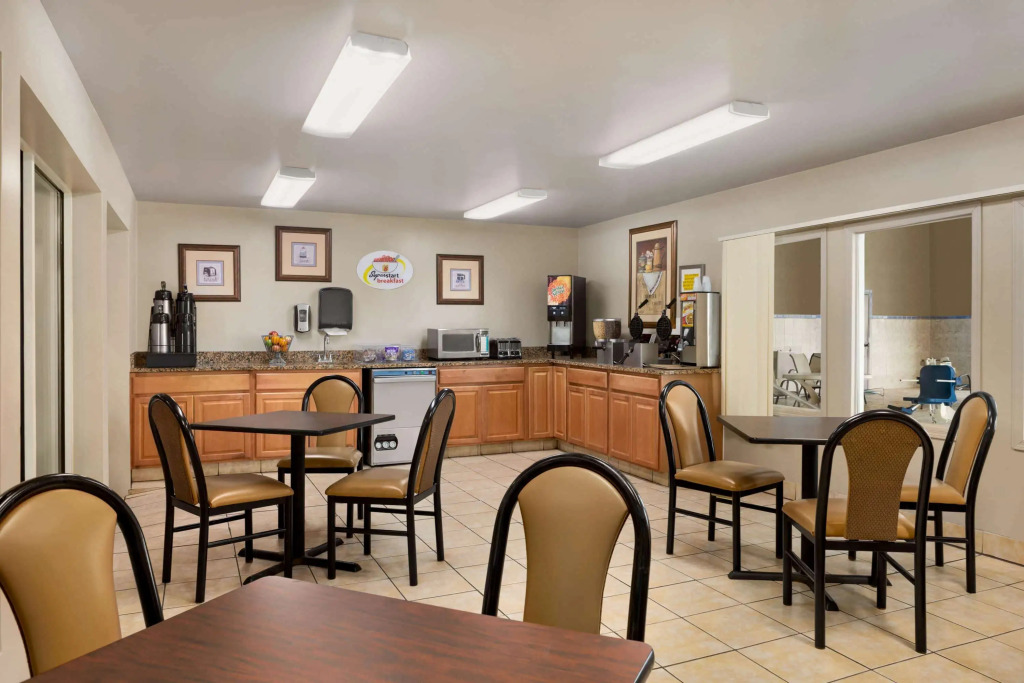 Super 8 by Wyndham Joliet