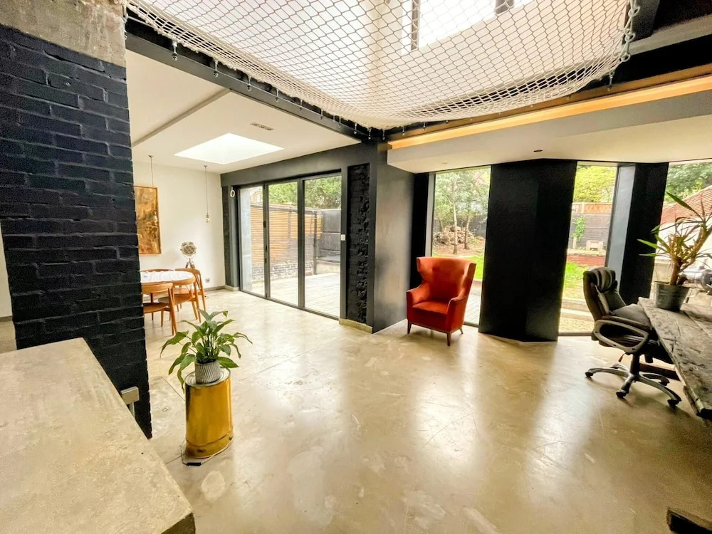 Remarkable 7-bed House in London
