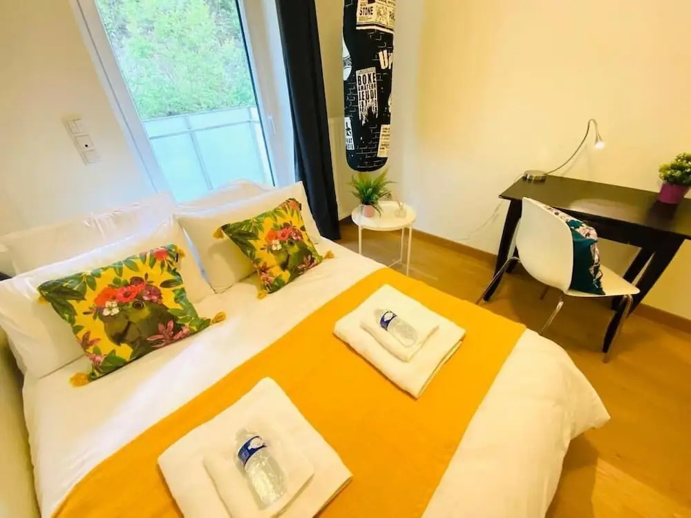 3 bedrooms in Center w Terrace&Parking