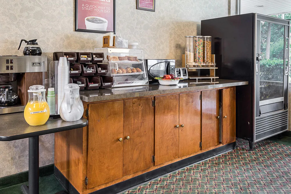 Econo Lodge South