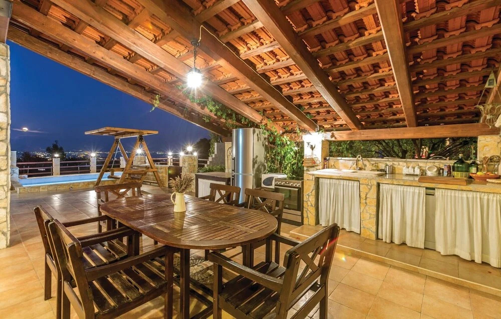 Four-Bedroom Holiday Home In Kastel Novi