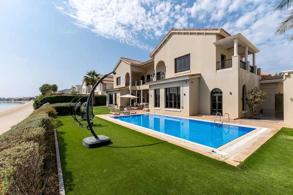 Beachfront 6BR Villa w Private Pool at the Palm