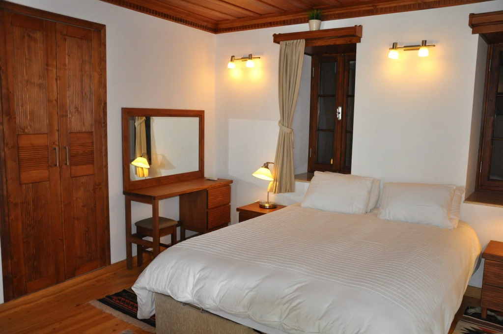 Ionia House