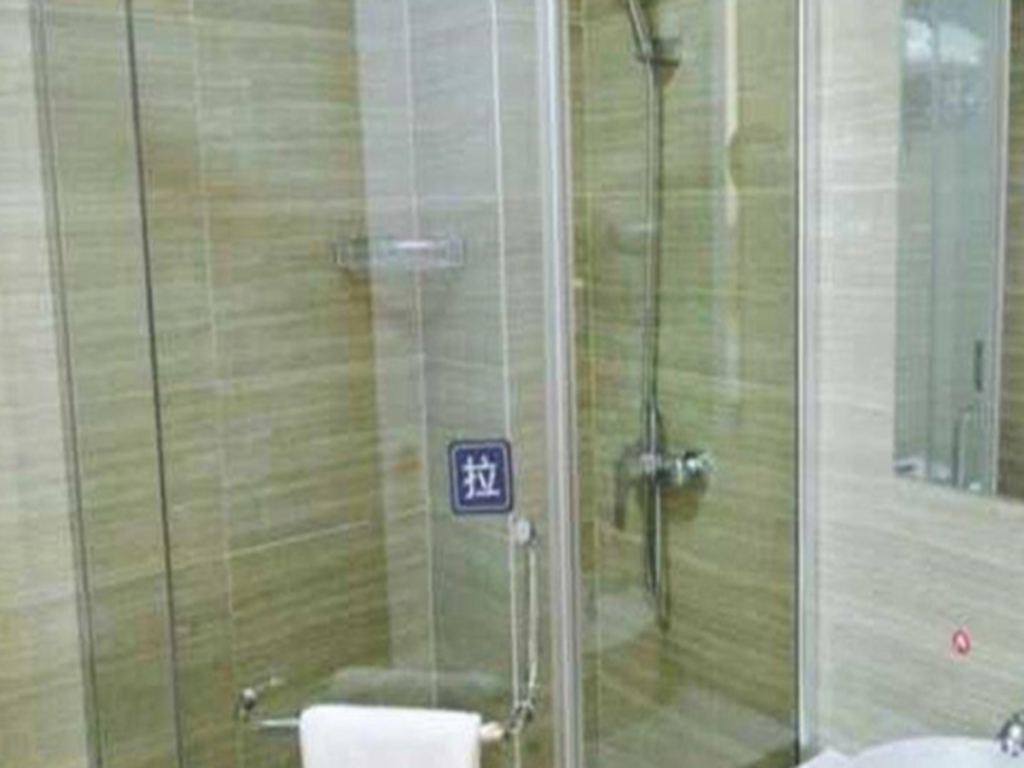 7 Days Inn Huanggang Luotianhe East Street Dabieshan Yexiao Plaza Branch