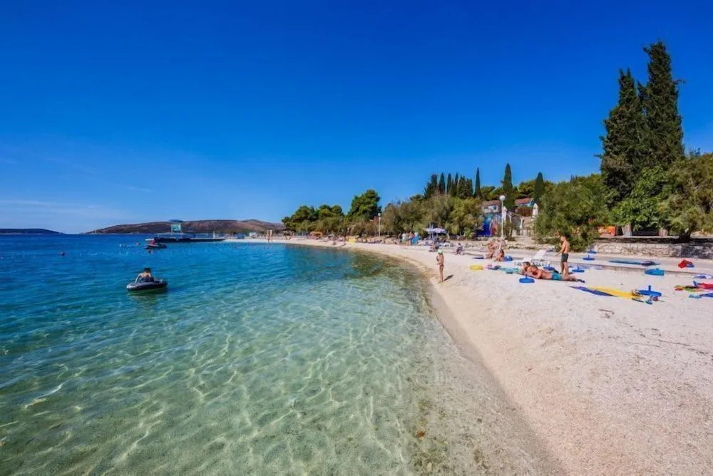 Gem of the sea luxury beach apartment with brand new heating infinity pool