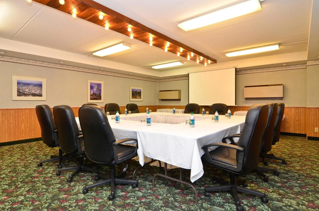 Best Western Plus Longbranch Hotel & Convention Center