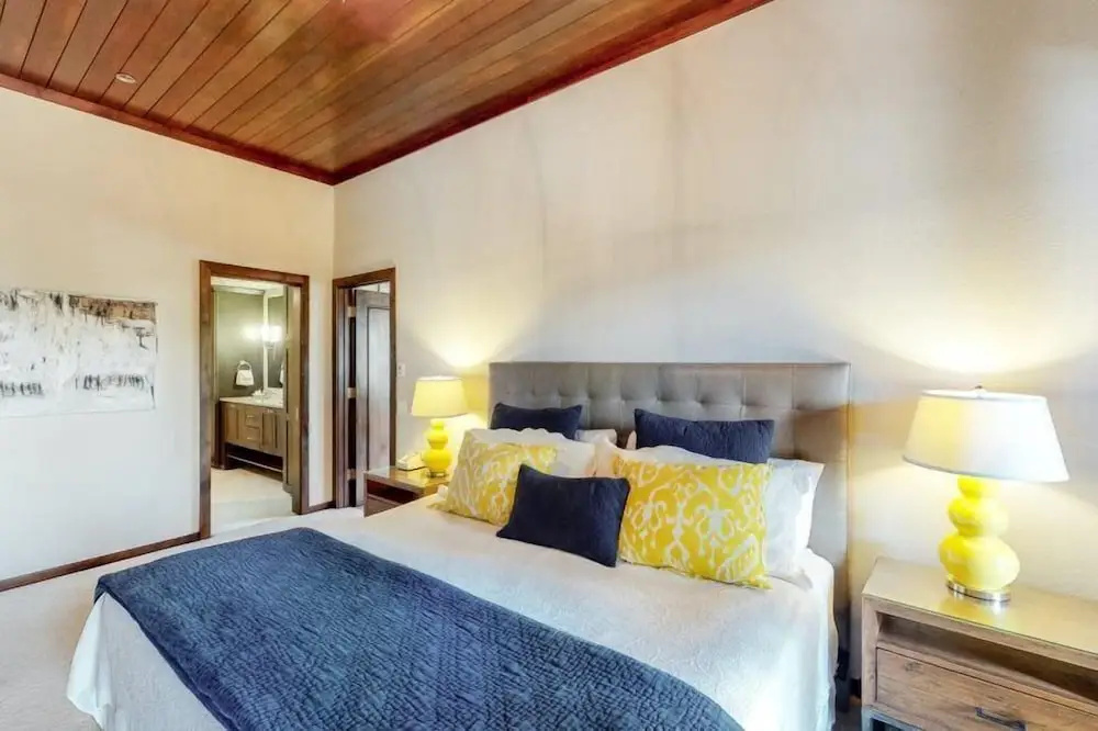 Premier Ski in, Ski-out 2 Bedroom Condo With Spectacular Views, Heated Outdoor Pool and Hot Tub, Short Walk to Village