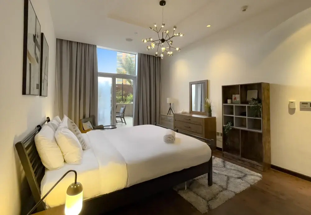 1B-Tiara Aquamarine-G05 by bnbme homes
