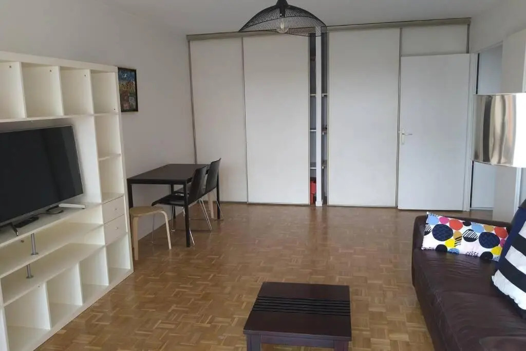 4 Min Walk To Metro, 60m², Renovated, la Defense