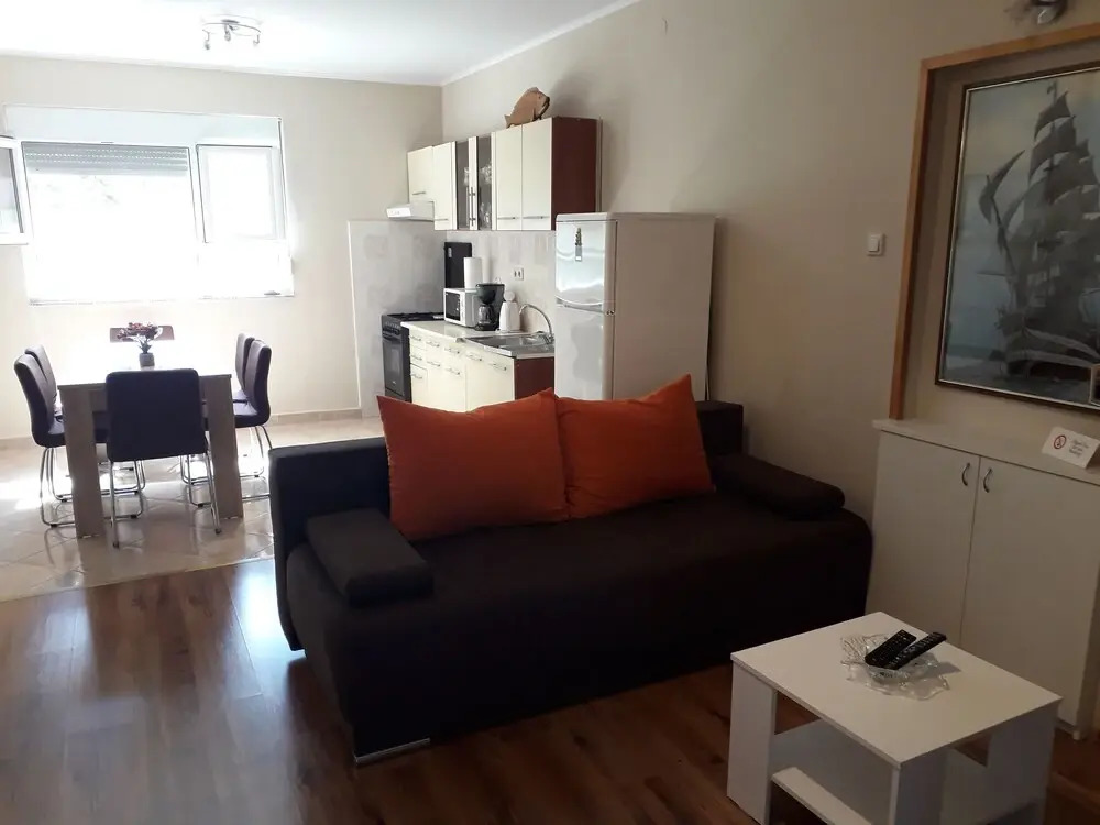 Family Ground Floor Apartment Puntamika