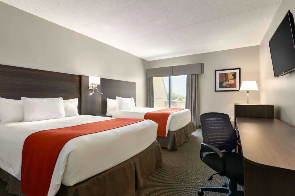 Travelodge Kingston LaSalle Hotel