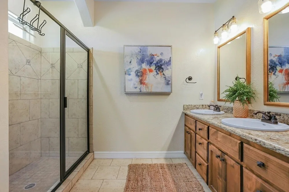 A La Playa 2 Bedroom Home by RedAwning