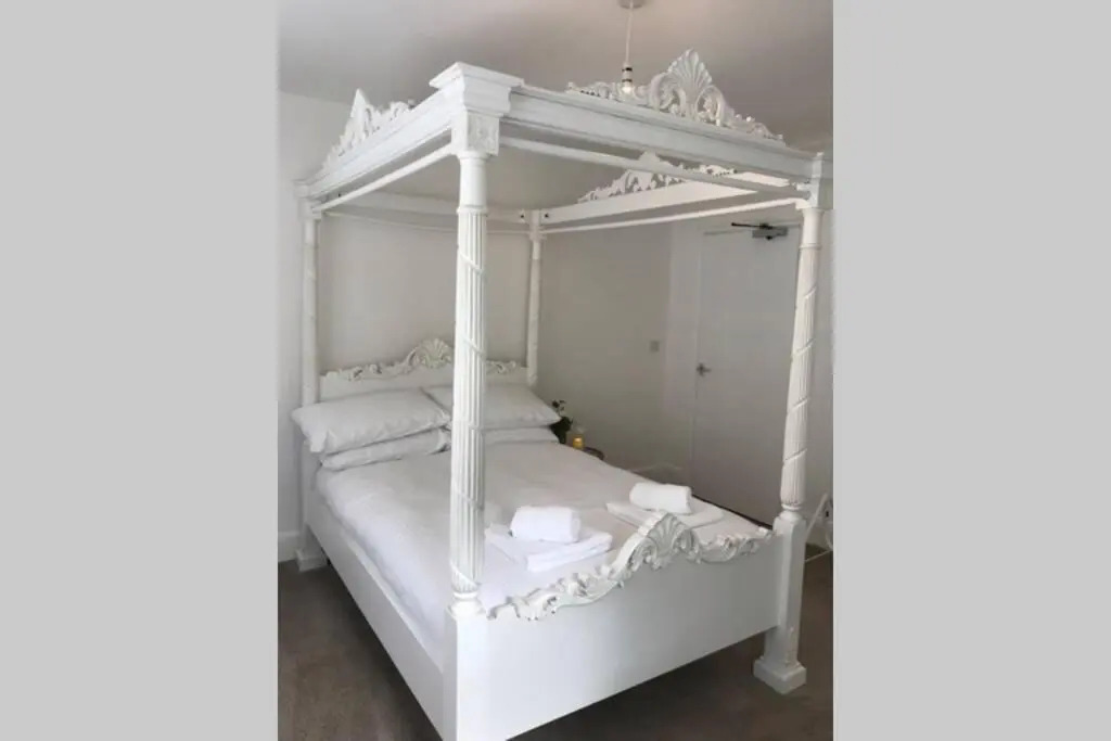 Beautiful newly refurbished 2 bed flat in devon