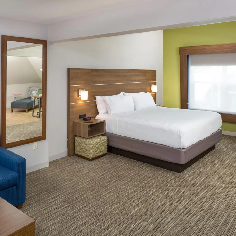 Holiday Inn Express Hotel & Suites White River Junction by IHG