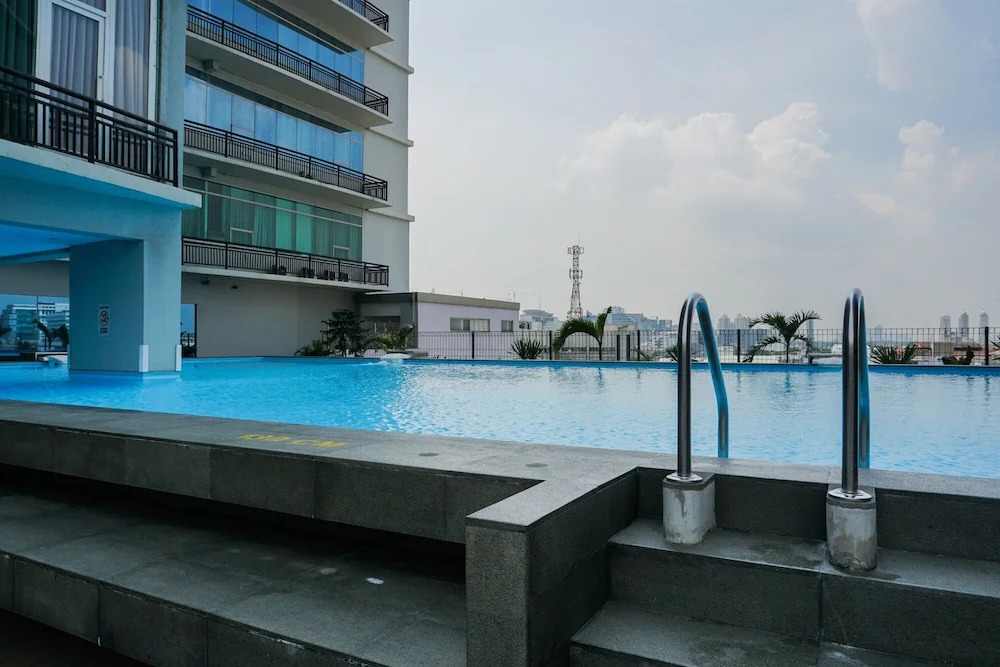 Elegant Studio Apartment at Pasar Baru Mansion
