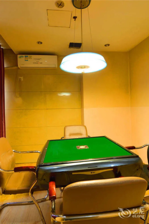 Xianning Jia Yuan Business Hotel