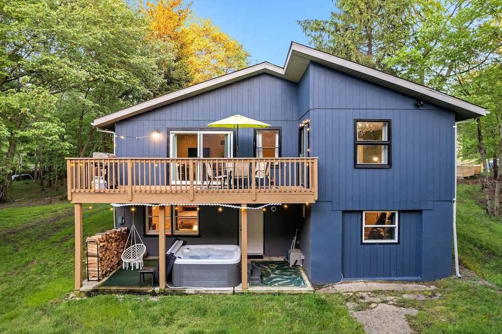 Waterfront Family Getaway w Hot Tub Game Room