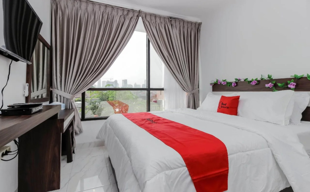 Reddoorz Plus @ Mampang Prapatan