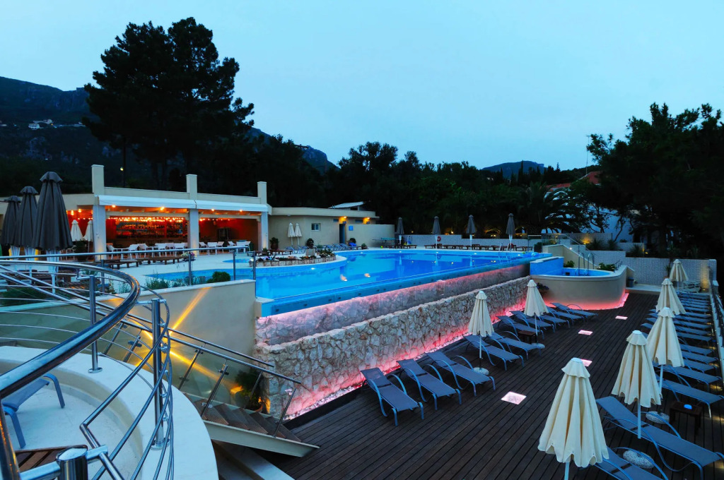 Akrotiri Beach Resort & Spa