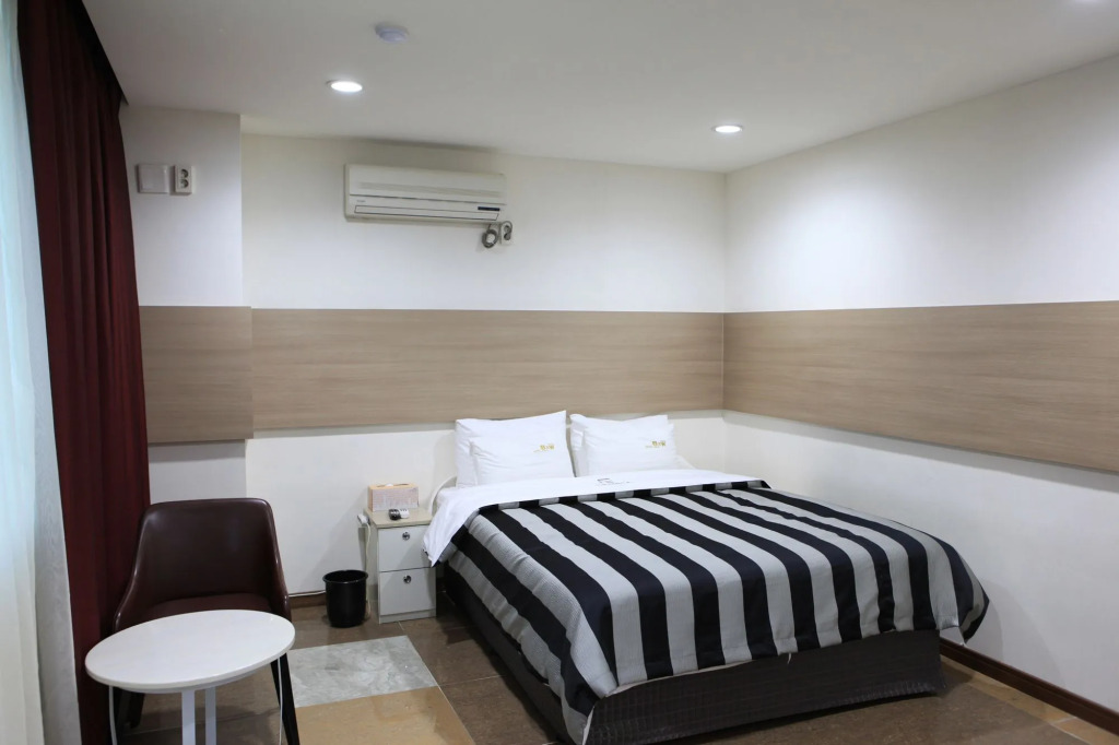 Stay 7 B&W Hotel