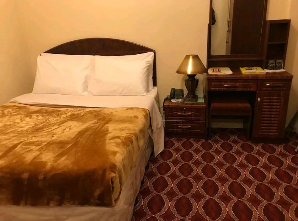 City Hotel