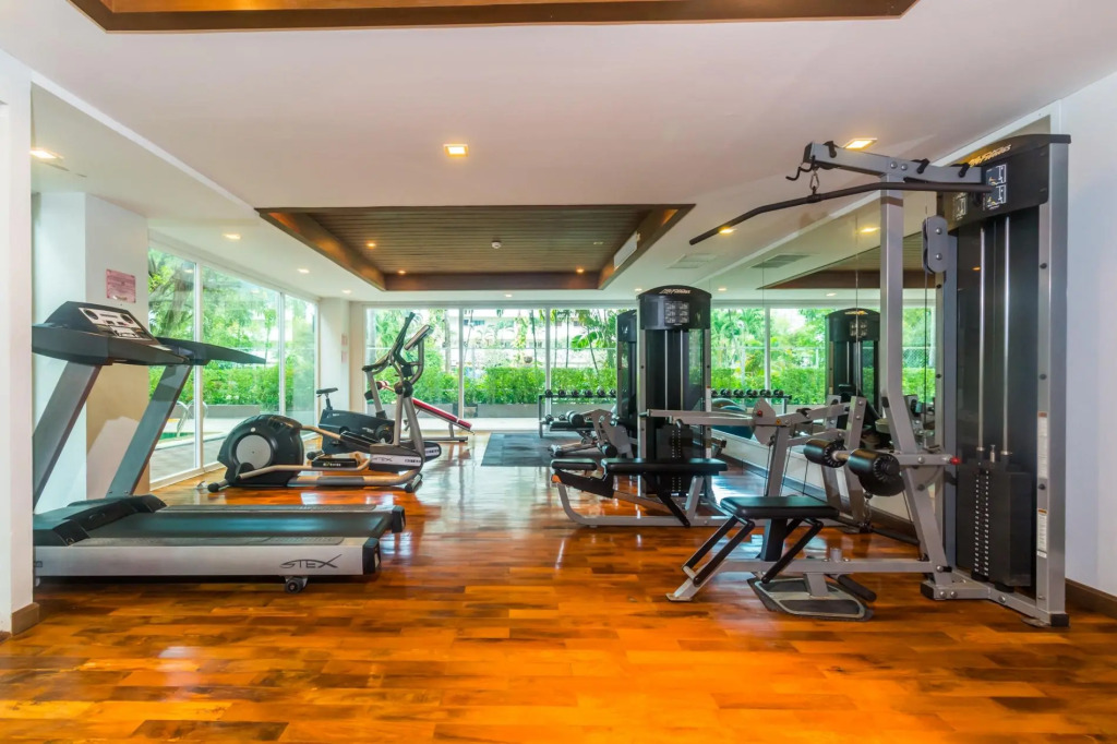 HLC501 - Patong apartment  for 4, market and beach