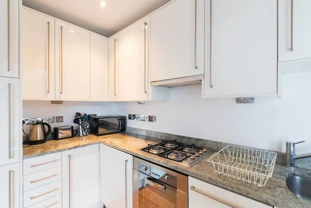 3BR Apartment in Great Swiss Cottage Location