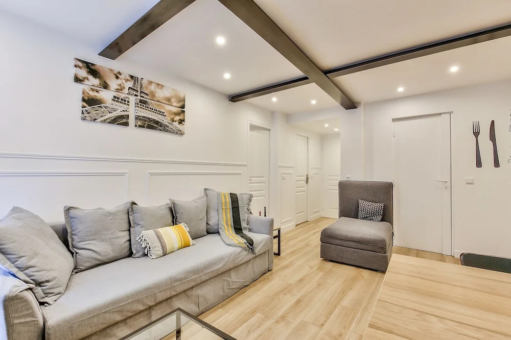 13 - Luxury Flat Eiffel Design 2