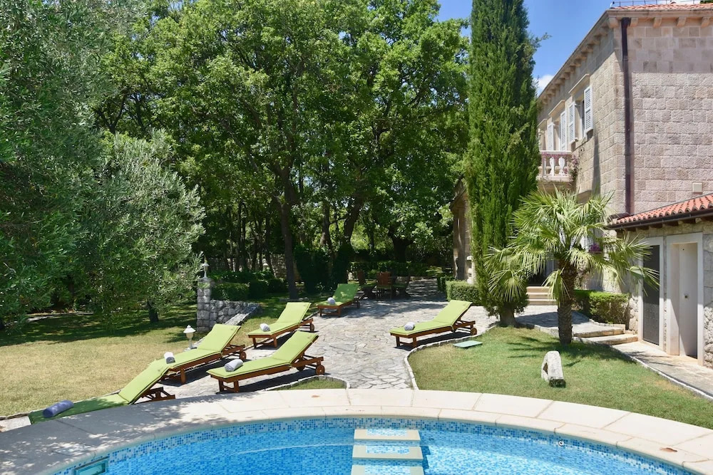 Garden Oasis Pool Villa