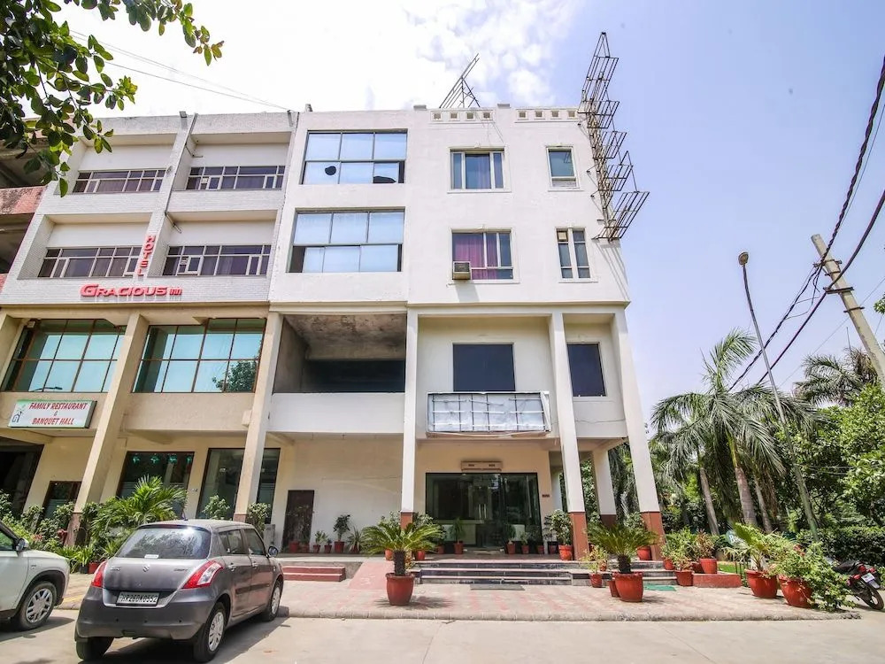 OYO Premium Old Gurgaon