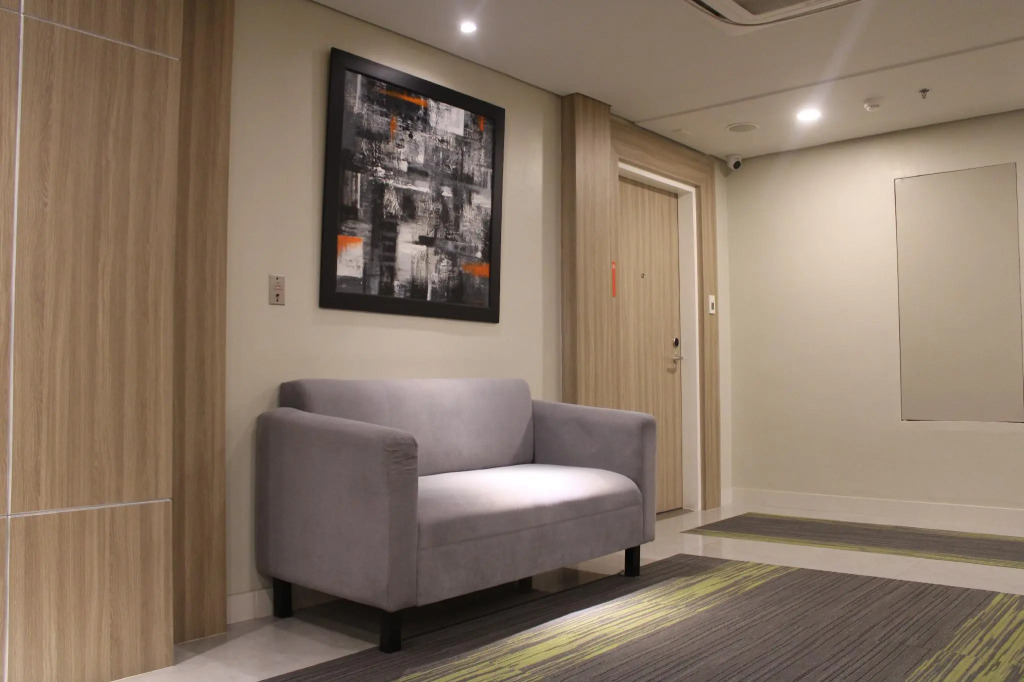 A2J Luxury BGC Balcony Suite Near SM AURA Taguig