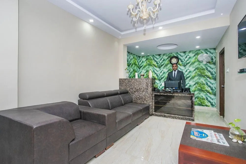 OYO 26963 Hotel Crystal Grandeur