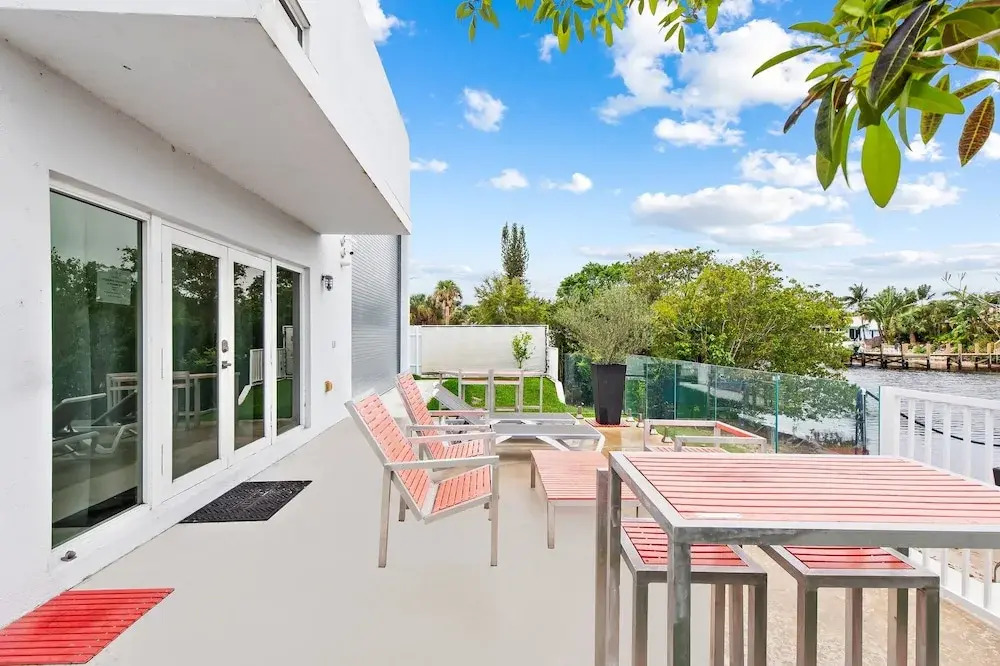 Apt W/patio, Balcony & Mini-golf