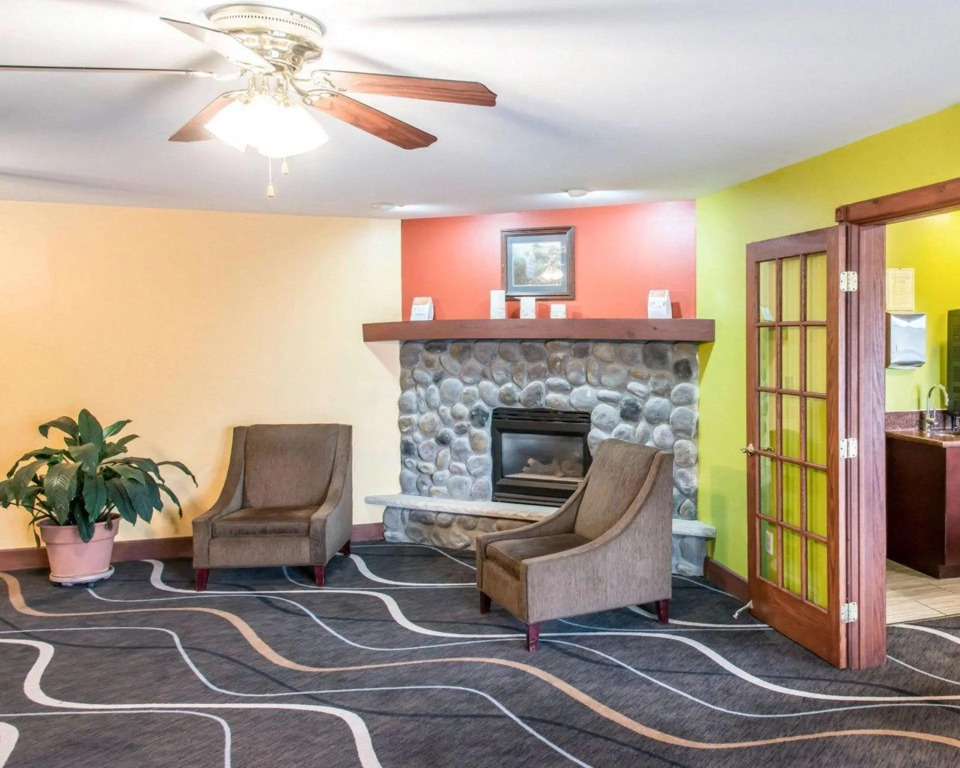Econo Lodge Inn & Suites Eau Claire South
