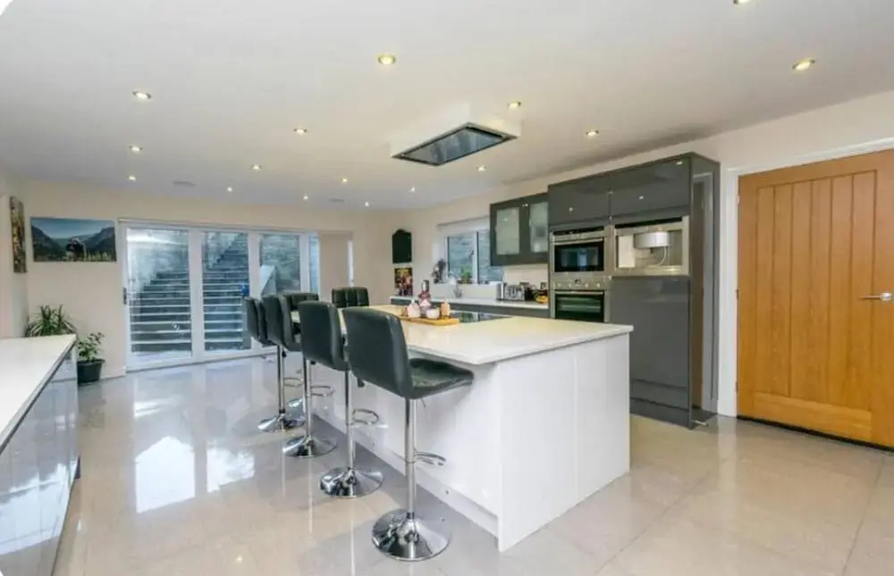 12 Guests - Hot Tub - Free Parking in Huddersfield