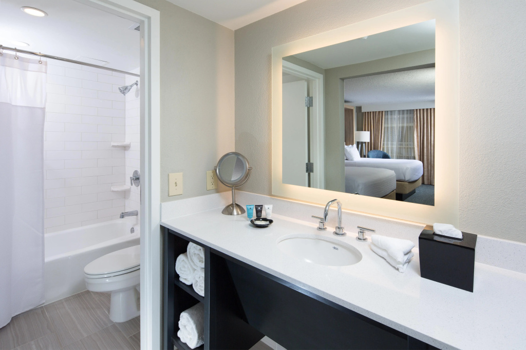 Crowne Plaza Melbourne-Oceanfront by IHG