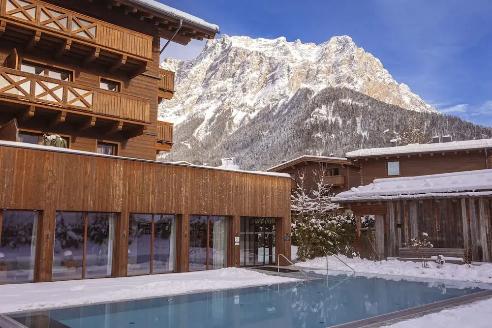 Spacious Apartment With Shared Pool