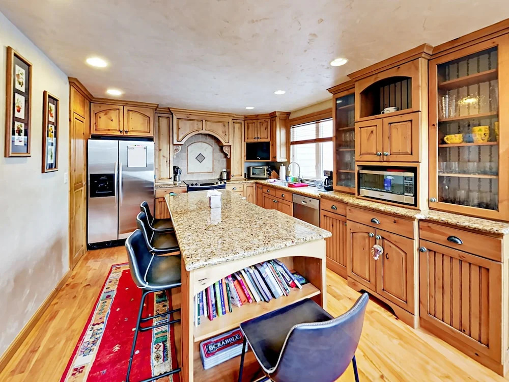 Mountain-view W/ Hot Tub, Across From Lift 2 Bedroom Condo