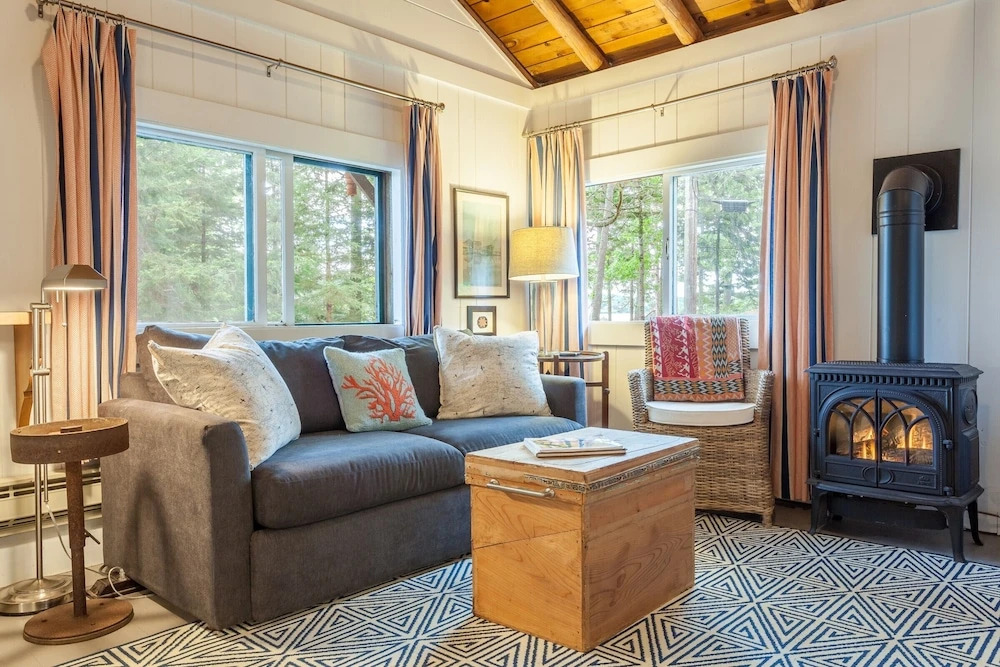 Chic Boothbay Harbor Studio Cabin by RedAwning