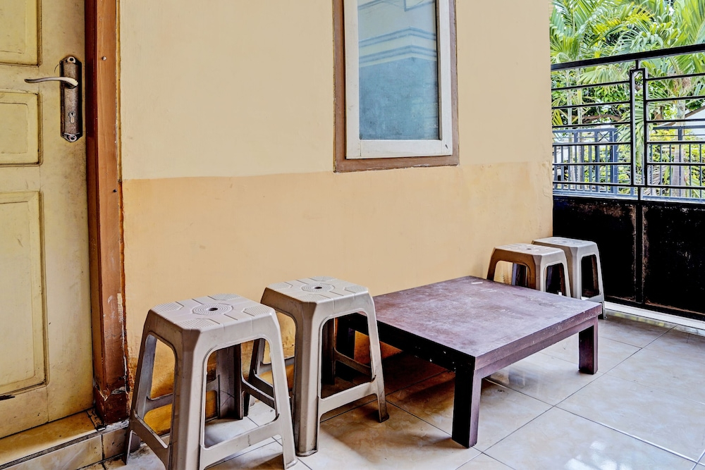 Hotel O Lili Kost SyariahNearKetapang Royal City