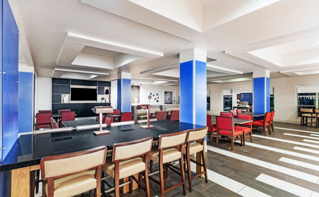 Holiday Inn Express Hotel and Suites Shreveport South Park Plaza by IHG