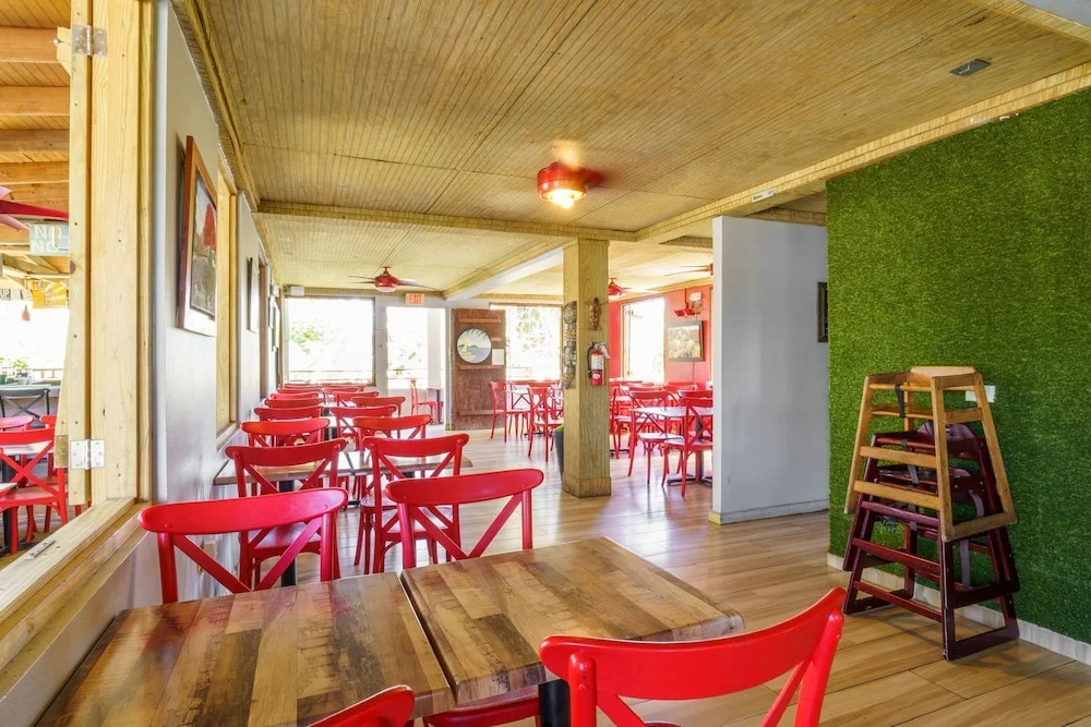 Red Flamboyan Guesthouse and Restaurant