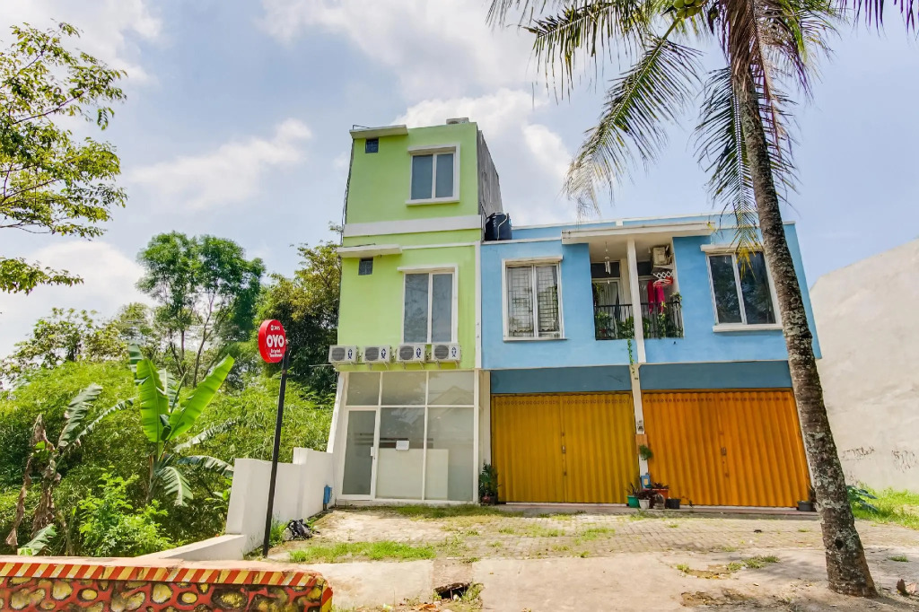 OYO 3495 Menjangan Residence at De Priok