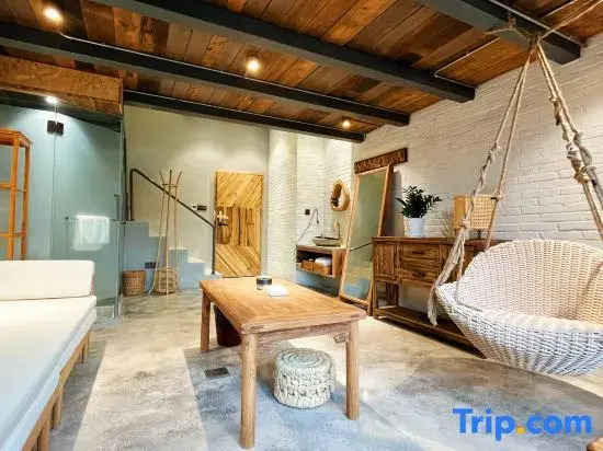 Qiancun Yard Homestay (Qingyan Ancient Town)